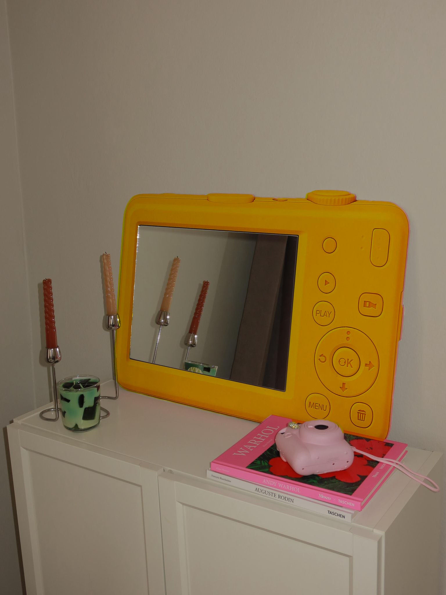 Sarı Retro Dijital Kamera